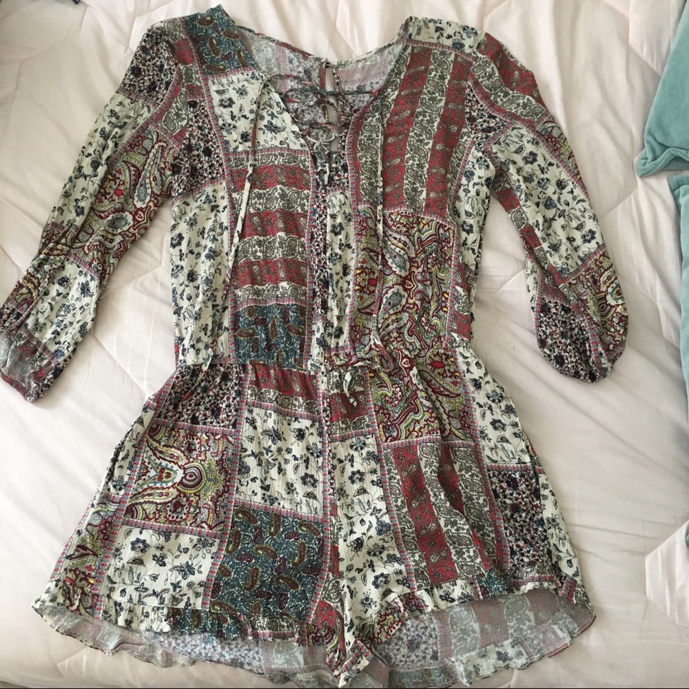 Multicolor mauve and cream print lace up romper